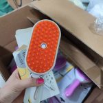 قیمت برس بخاردار شارژی دسته دار سگ و گربه رنگ کرم وارداتی