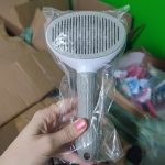قیمت برس سگ و گربه با دکمه تخلیه رنگ طوسی وارداتی (بسته بندی نایلونی)