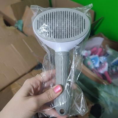 قیمت برس سگ و گربه با دکمه تخلیه رنگ طوسی وارداتی (بسته بندی نایلونی)