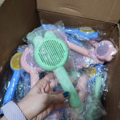 خرید برس فانتزی سگ و گربه با دکمه تخلیه رنگ سبز وارداتی (بسته بندی نایلونی)